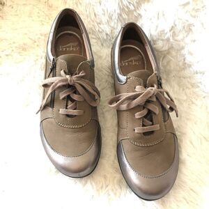 ‎Dansko Womens LorettaOxford Leather metallic shoes